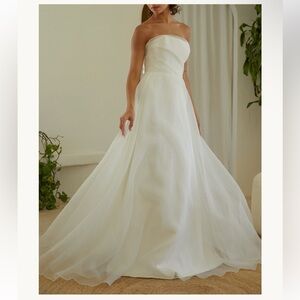 NEWHITE Oasis wedding dress
